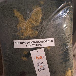 Lug Sherpa Throw in Camp Green NWT and never opened